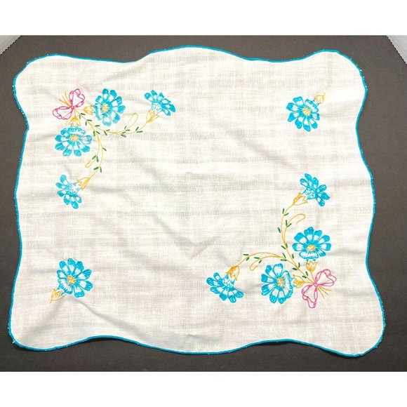 Linen Blue Flower Bouquet Placemat Vtg Hand Embroidered Flowers Mini Tablecloth - Picture 9 of 9